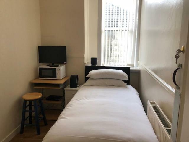 Budget Rooms Crosskeys นิวพอร์ต ภายนอก รูปภาพ