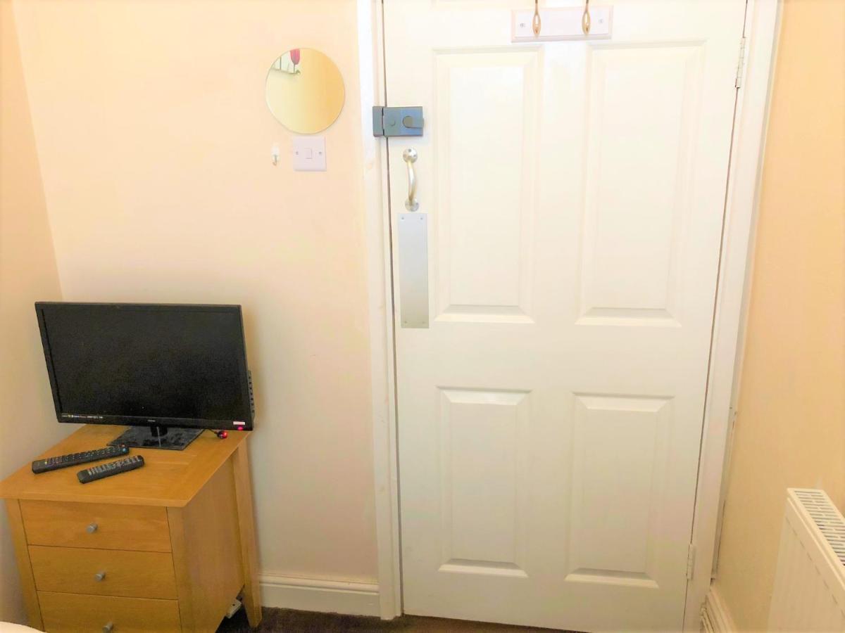 Budget Rooms Crosskeys นิวพอร์ต ภายนอก รูปภาพ