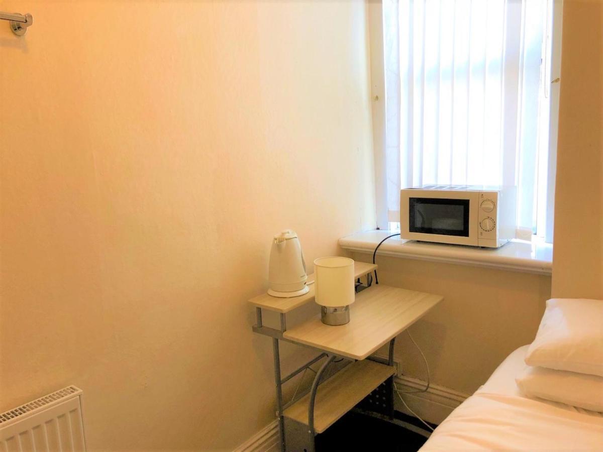 Budget Rooms Crosskeys นิวพอร์ต ภายนอก รูปภาพ